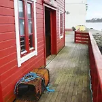 12 Person In Selje-by Traum