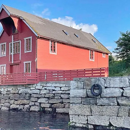 12 Person In Selje-by Traum *