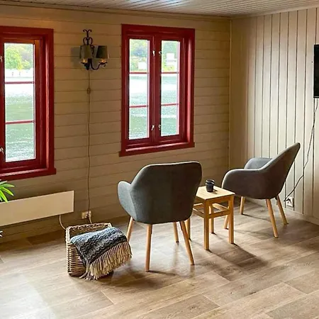 12 Person In Selje-by Traum *