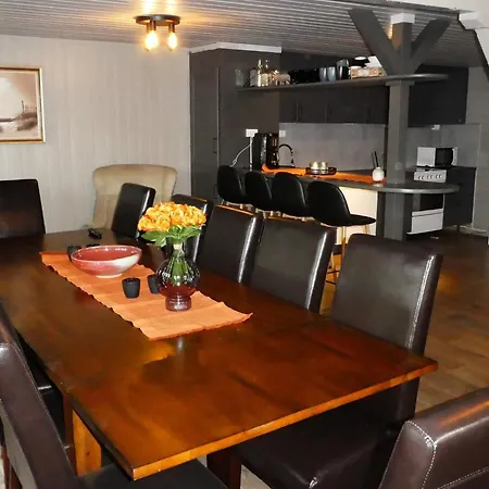 12 Person In Selje-by Traum