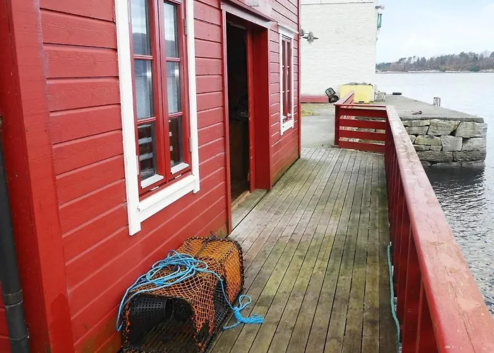 12 Person In Selje-by Traum