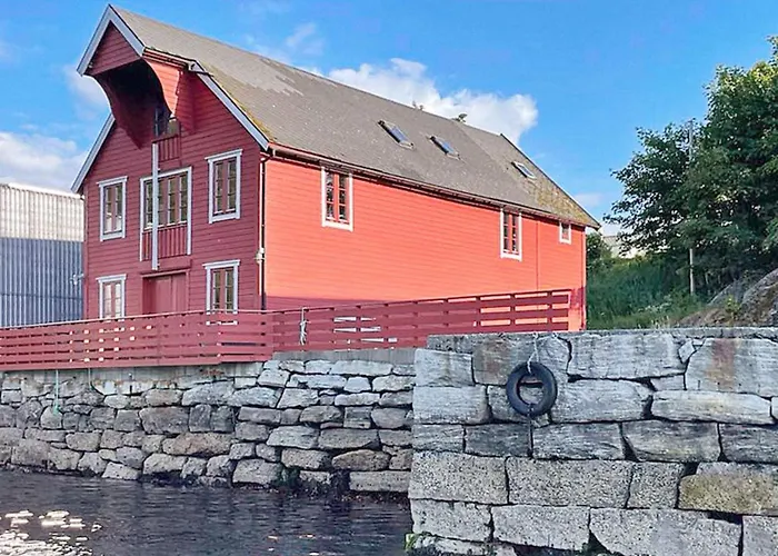 12 Person In Selje-by Traum *