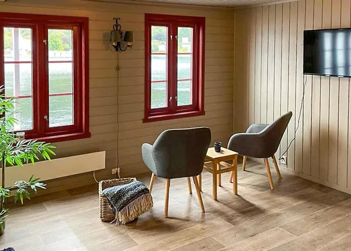 12 Person In Selje-by Traum *