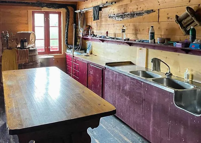 12 Person In Selje-by Traum